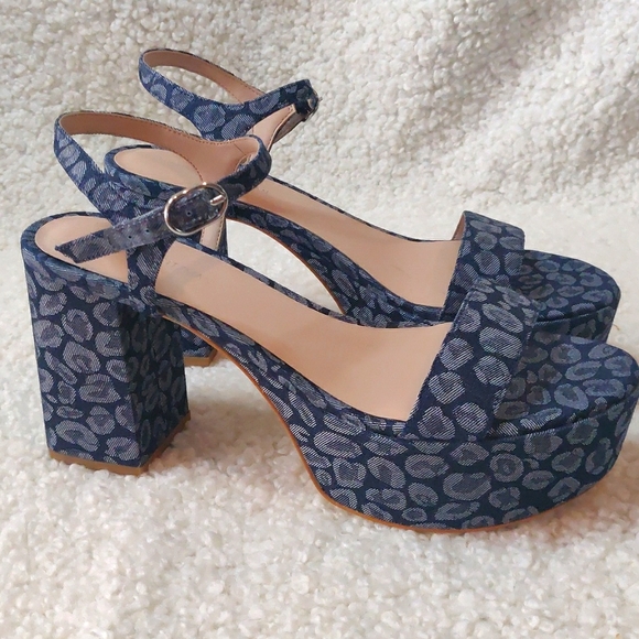 Stuart Weitzman Dancer Mif Block Platform Sandal Leopard printed denim/Blue. 8 B - Picture 4 of 11